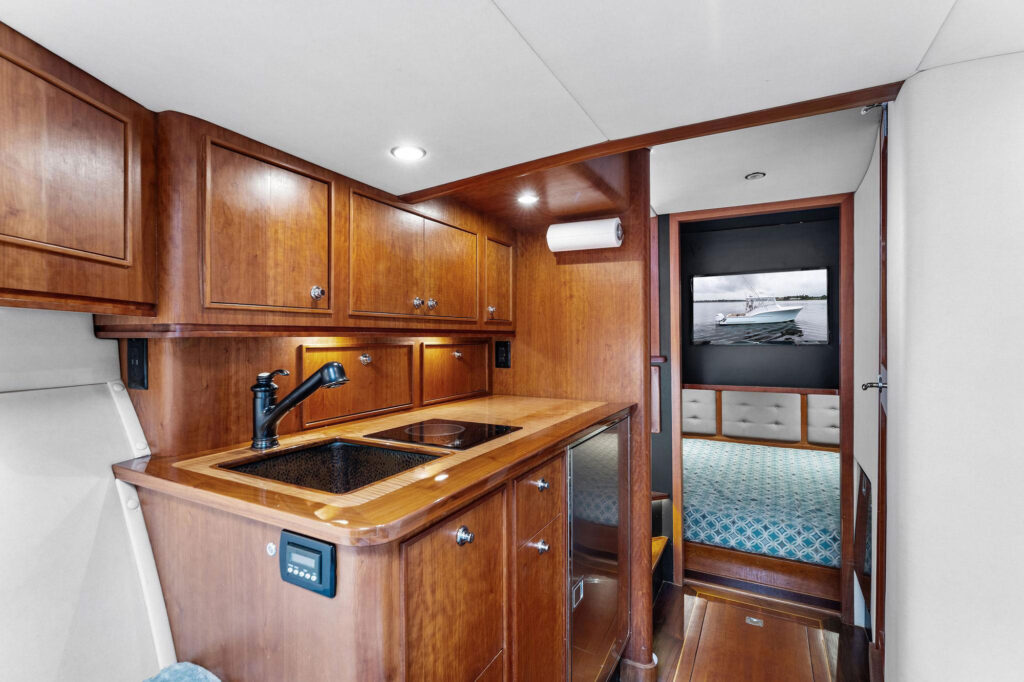 Cinco Boatworks 43 Express
