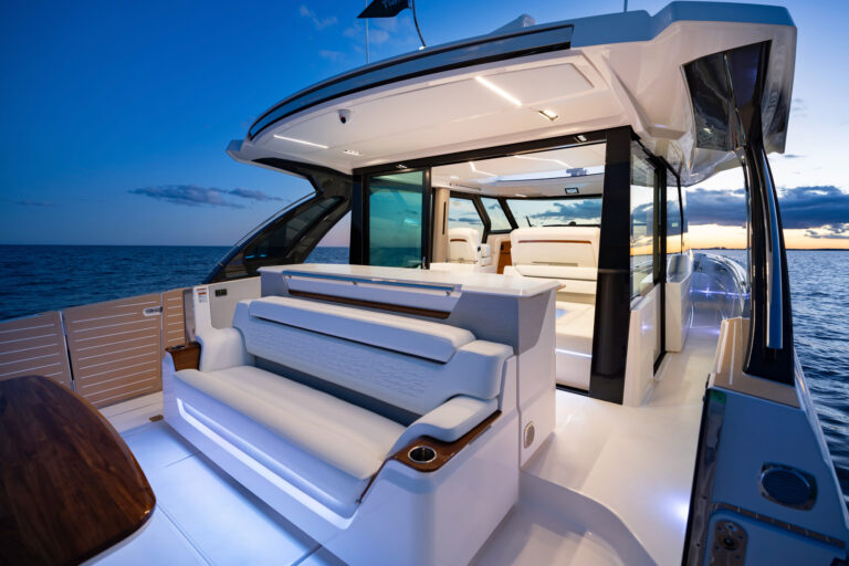 Tiara 56 LS