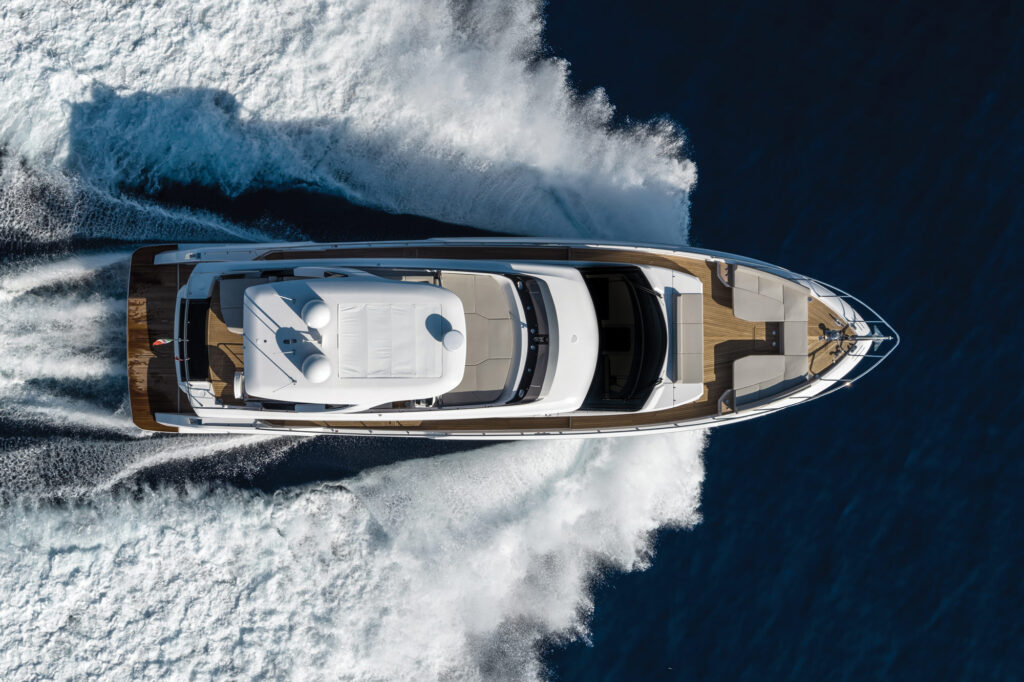 Ferretti Yachts 670