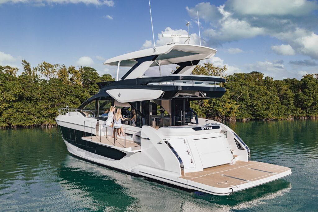 Cruisers 57 Fly